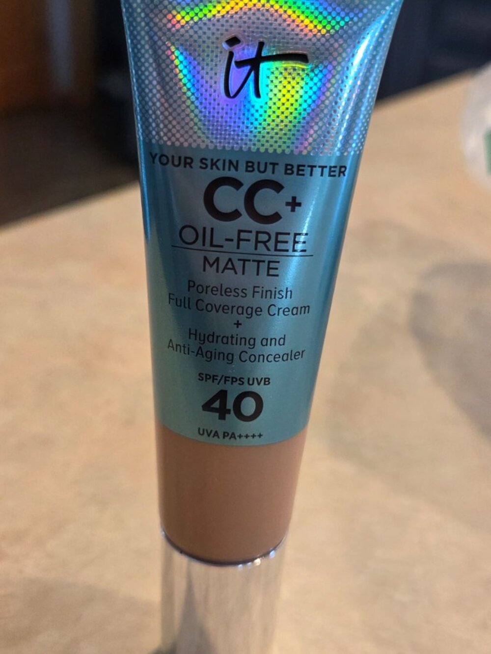 It CC+ Oil-Free Matte - Picture 4 of 4
